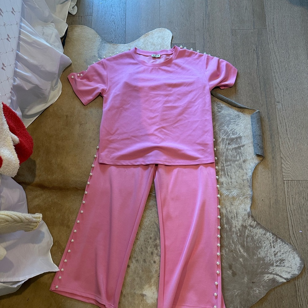 Shop nineteen boutique pink & pearl lounge set